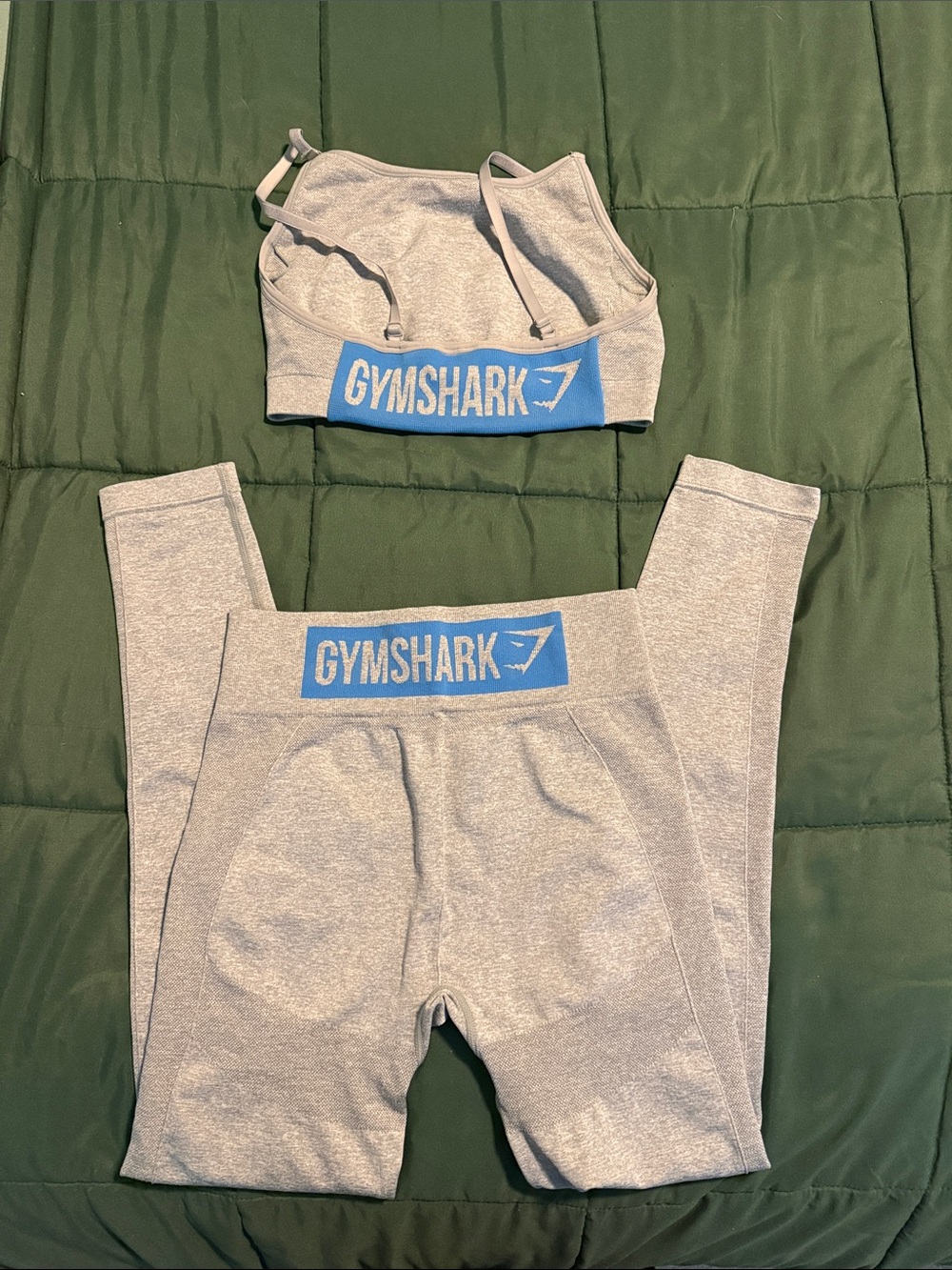 Gymshark Light Gray Sports Bra and Leggings Se